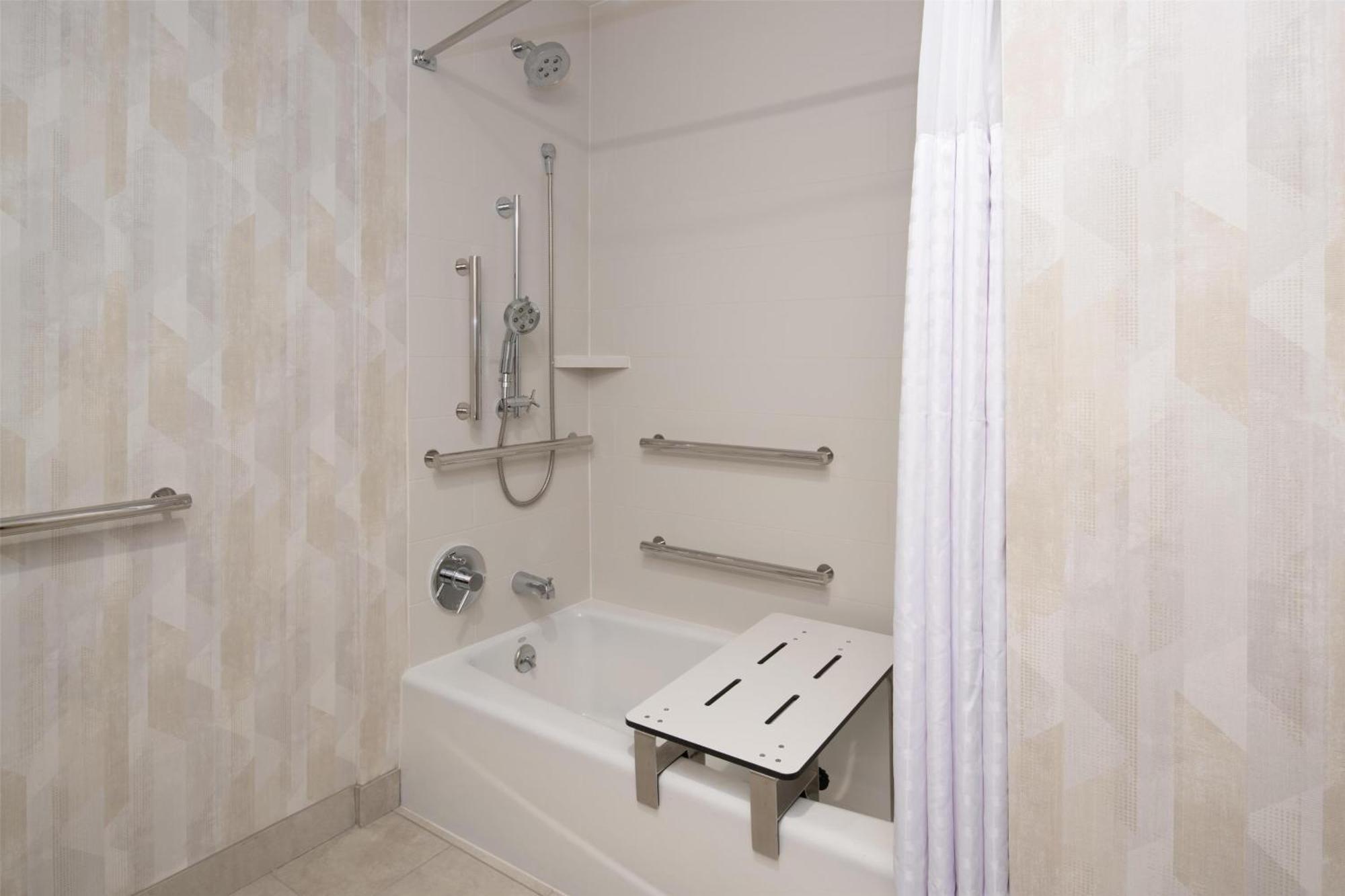 Hampton By Hilton North Hollywood Hotel 3*