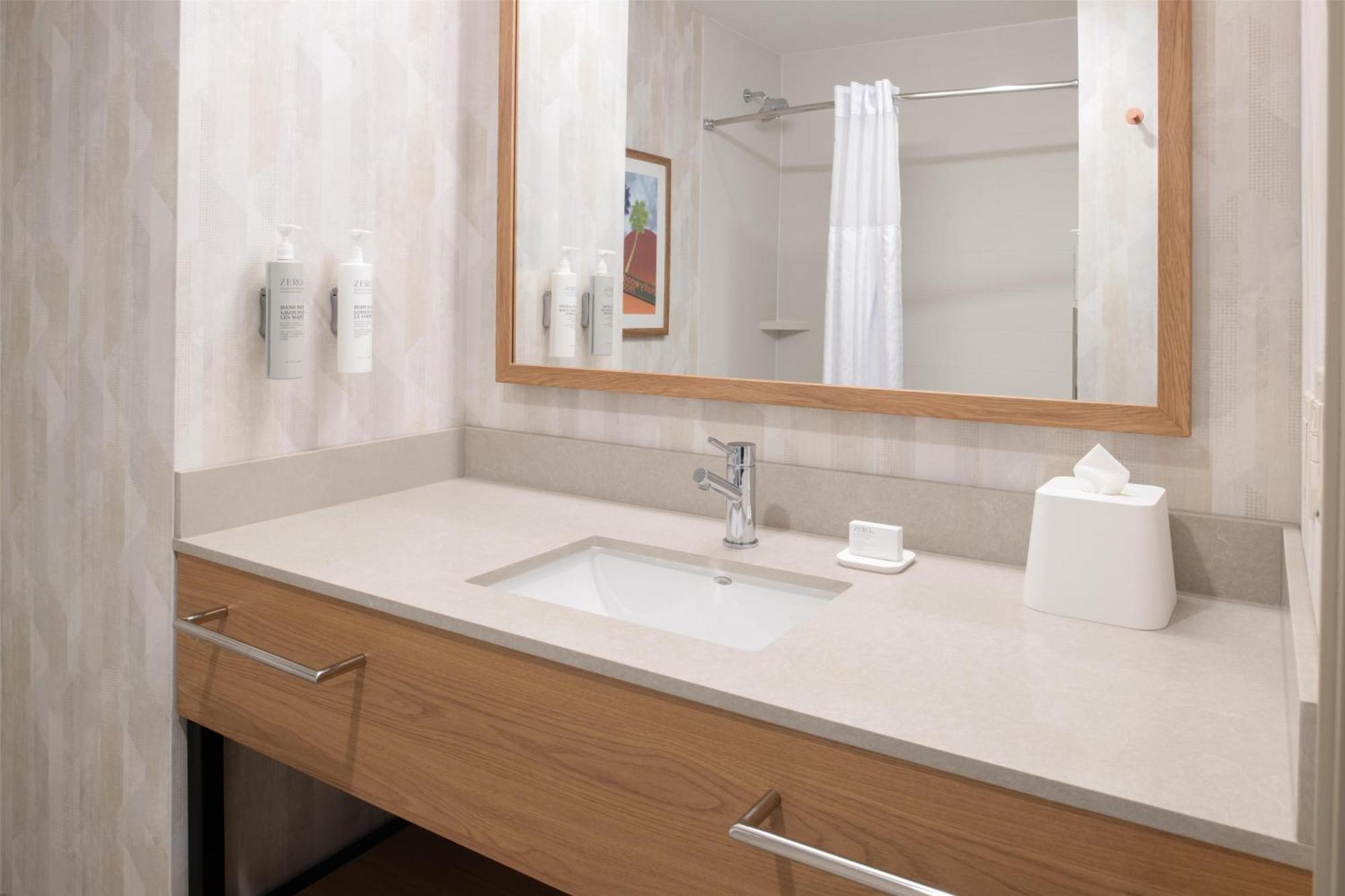 Hampton By Hilton North Hollywood Hotel 3*